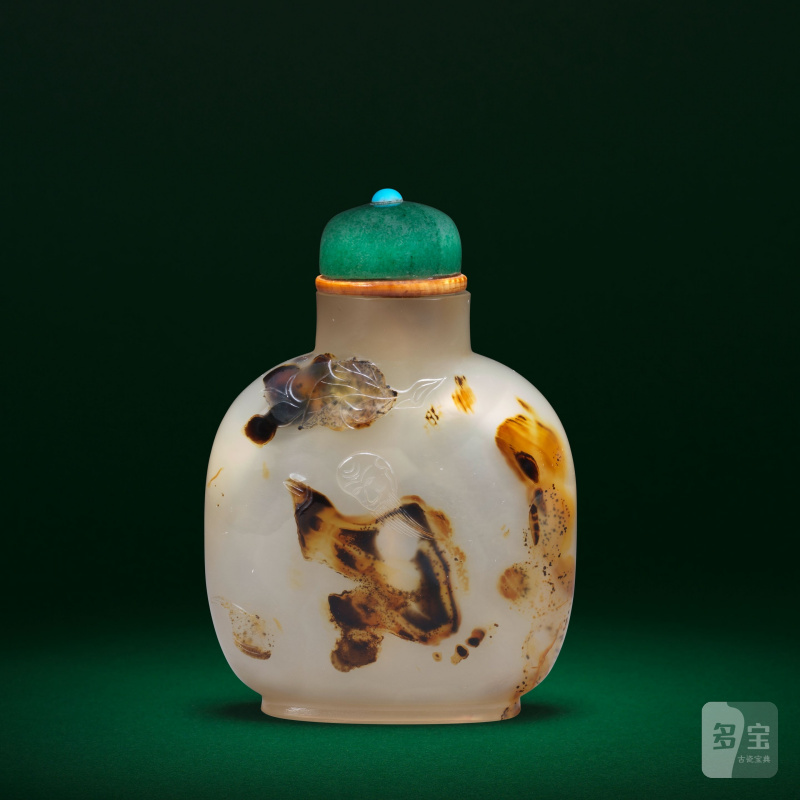 十八/十九世紀 瑪瑙巧雕壽老圖鼻烟壺 | A CHALCEDONY AGATE 'SHOULAO' SNUFF BOTTLE - 图1